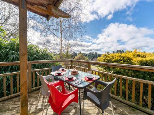 Taupo Casa | Treetop Hideaway - Taupo Holiday Home