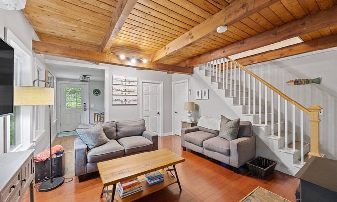 Newbury Chalet De Esquí | TreeTop House- A Hillside Retreat -Chalk Pond