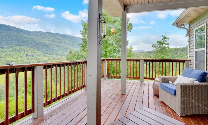 Wildwood Casa | Treetop Retreat - Amazing Views, Hot Tub, Secluded