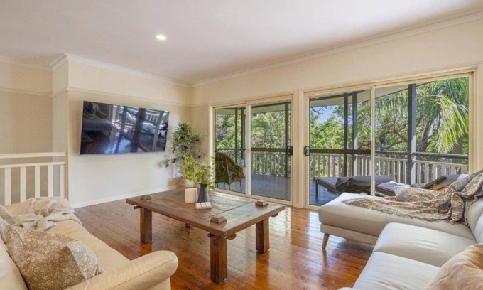 Wooloweyah Casa | TREETOP RETREAT, TOP NOTCH