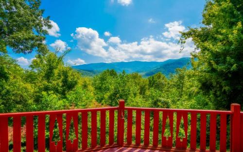 Gatlinburg - Pigeon Forge Villa | Treetop Retreat