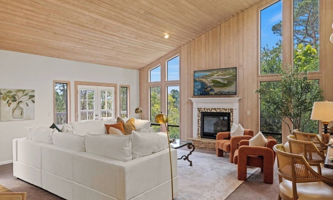 Del Monte Forest Casa | Treetop - Serene,Centrally Located Forest Retreat