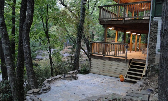 Montreat Cabaña | Treetop Treasure ubicado en las montañas Blue Ridge