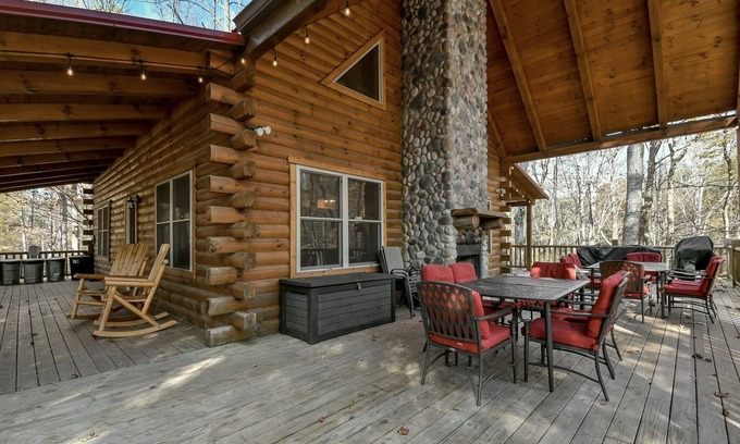Logan Cabina | Treetops Lodge y Family Fun Barn (5 minutos de Old Man's Cave!)