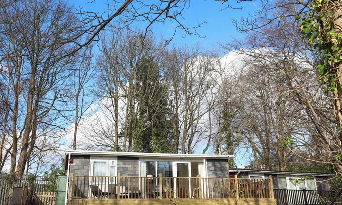 Bont Newydd Cabaña | TREETOPS, pet friendly, with a garden in Caernarfon