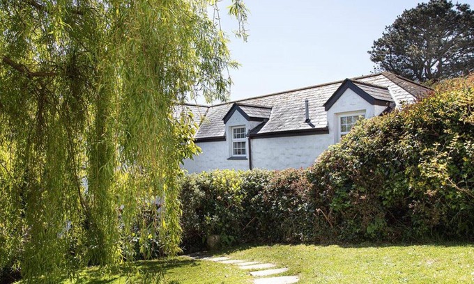 Gorran Haven Casa | Tregarth, spacious accommodation located in an extended cottage just a 5 minute walk from Gorran Haven