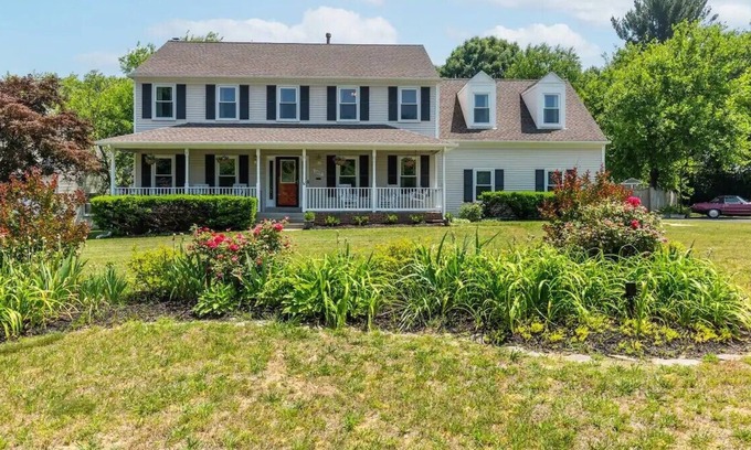Bowie Casa | Tremendous House 4BR 3.5BA - Pool, hot tub, fire pit, game room and much more.