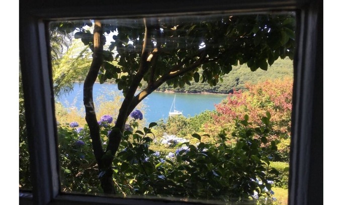 Helford Apartamento | Tremerlin. Unique and Magnificently Situated 8 acre Waterside Artists' Retreat
