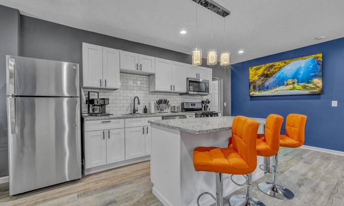 Tremont Casa | Tremont Jewel – Contemporary, Elegant & Spacious Retreat in Cleveland