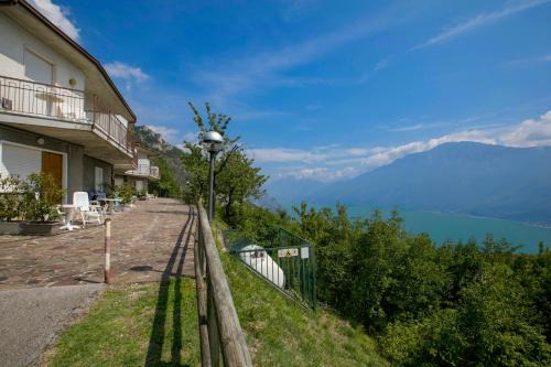Tremosine Apartamento | Tremosine Wonderful Lake View 1 - Happy Rentals