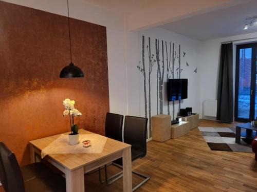 Bahnhofsviertel Apartamento | Trendige Stadtwohnung, historisches Haus mit Terrasse und Garten