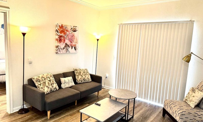 MacGregor Apartamento | Trendy 1 Bed Apt near MDC with Pool & Gym access