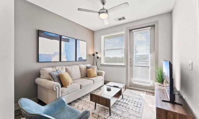 Montopolis Apartamento | Trendy 1BR king suite close to DT w/ fast WiFi