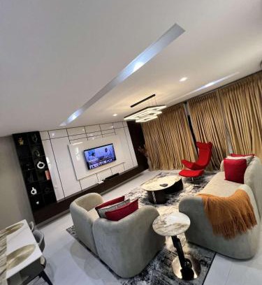 Lekki Phase 1 Apartamento | Trendy 2-BDR Apt Villa with Pool,Wi-Fi, Netflix, Modern Amenities & PS5 Near Elegushi Beach Lekki