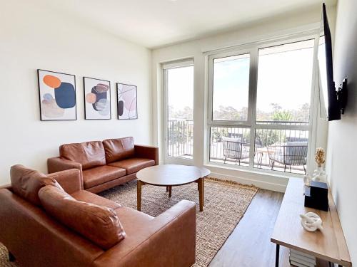 Downtown Apartamento | Trendy 2BD 2BTH Apt in Santa Monica!