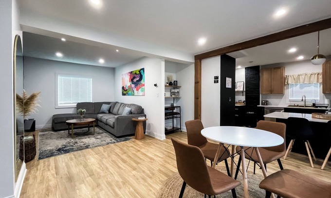 Detroit - Shoreway Casa | Trendy 3-bedroom home in Ohio City Cle with WiFi & walkable area