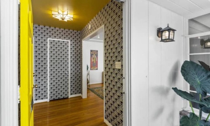 Beachwood Canyon Casa | Trendy 3bd 3bth Hollywoodland Hideaway