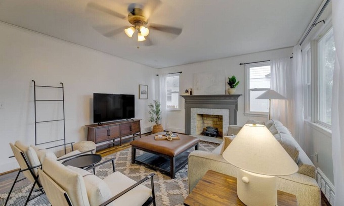 Earlewood Casa | Trendy 3BR Bungalow | Mins to ZOO, USC & Ft Jacksn