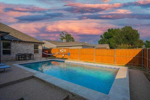 Rowlett Casa | Trendy and Modern home w a Private Pool