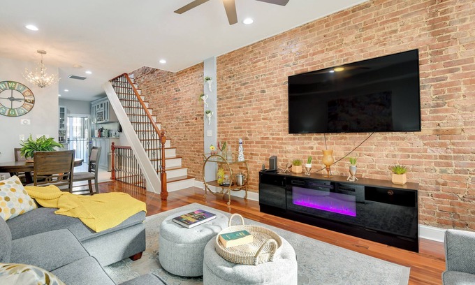 Downtown Baltimore Apartamento | Trendy Baltimore Townhome: 2 Mi to Downtown!