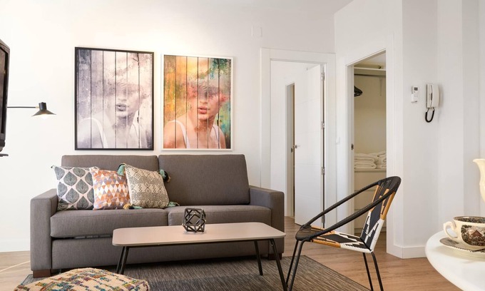 San Roque Apartamento | Apartamento para 4 a 600 metros de la estacion de Santa Justa con parking