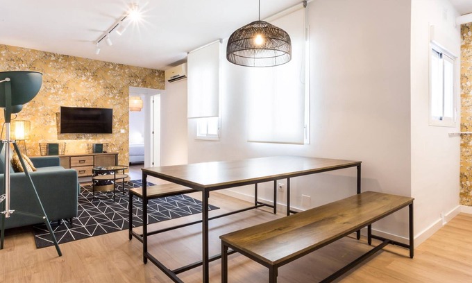 San Roque Apartamento | Apartamento para 6 a 600 metros de la estacion de Santa Justa con parking