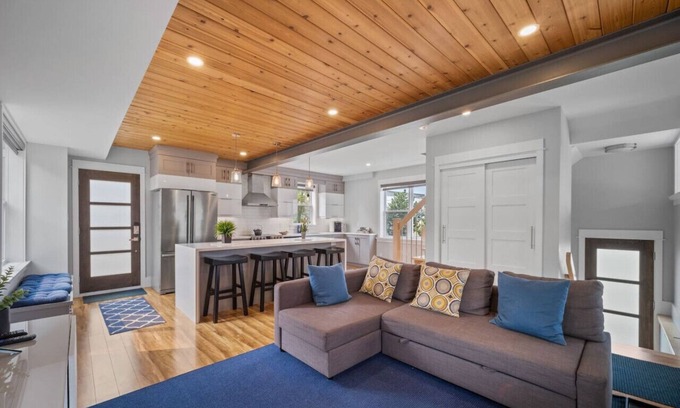 Kitchener Casa | Trendy & Chic | Designed with Love near Downtown