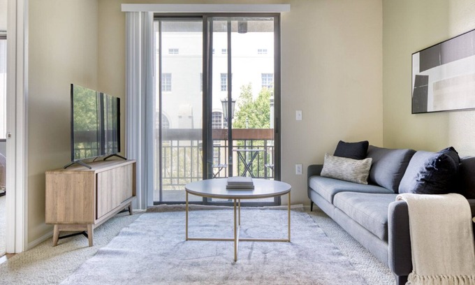 Chinatown Apartamento | Trendy Downtown 2BR w/ Gym, Pool & Spa, near 7th St Metro, by Blueground