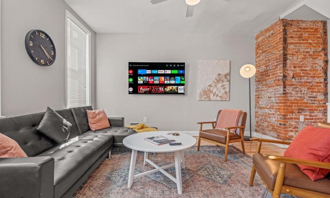 Northern Liberties Casa | Trendy Family Friendly Northern Liberties Retreat