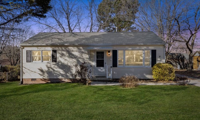 Burlington Casa | Trendy Getaway | Near Elon Uni