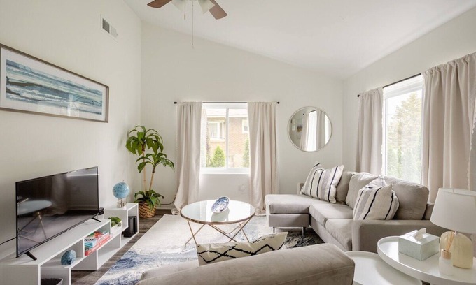 Rosedale Casa | Trendy Home + 39th ST/KU MED + FirePit + LongStays