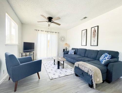 Coalinga Casa | Trendy Ivy 2-bedroom