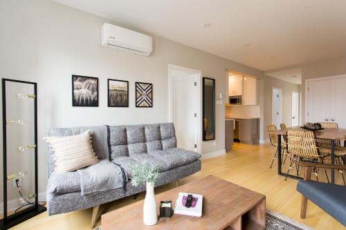 Little Italy Apartamento | Trendy Little Italy 3 Bedroom Condo by Den Stays