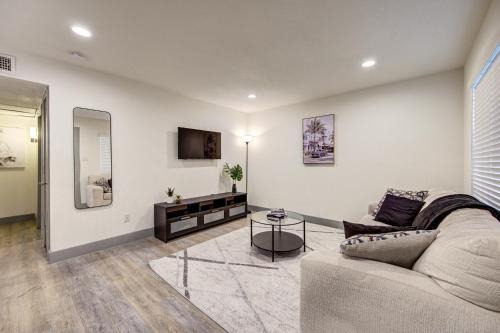 Montrose Apartamento | Trendy Midtown Apt, Walk to Shops & Sites, Pets Ok