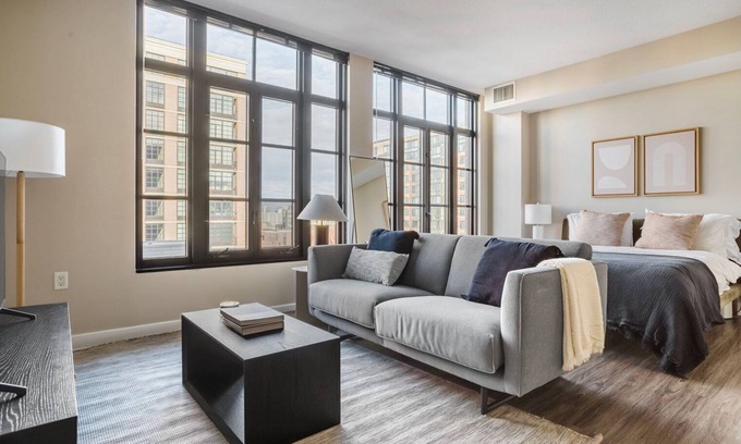Mount Vernon Square Apartamento | Trendy Mount Vernon Studio w/ Yoga & Game Room, nr Arena, by Blueground