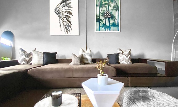 Richmond North Casa | Trendy NYC Style Warehouse