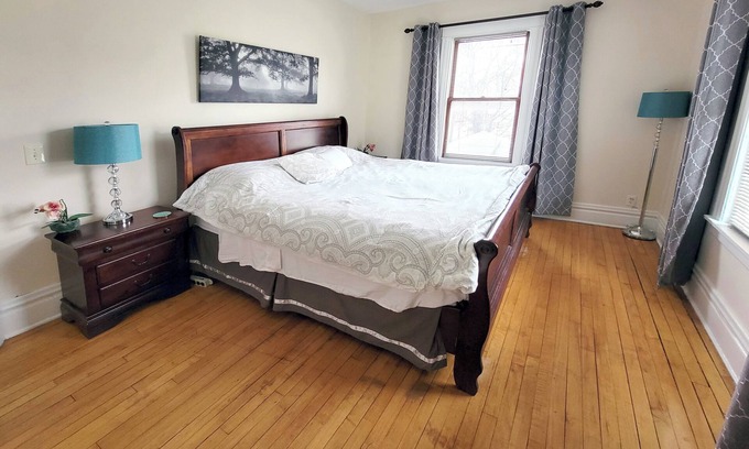 Whittier Apartamento | Trendy Uptown Apartment, steps away from many culinary and entertainment options