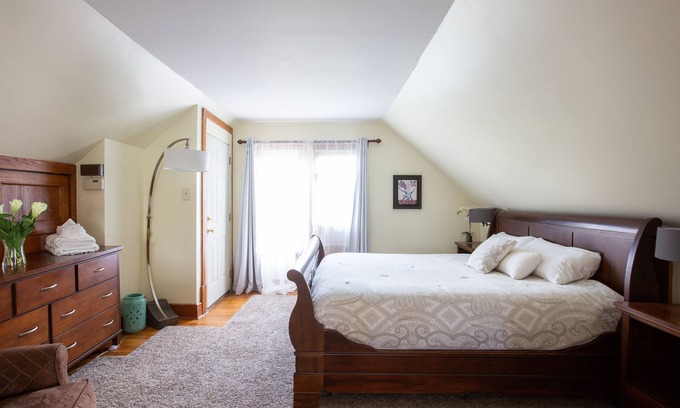 Whittier Apartamento | Trendy Uptown, a solo unos pasos de numerosas opciones culinarias y de entretenimiento.
