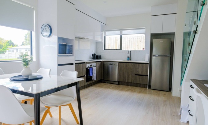 Howick Casa | Trendy Urban Howick Town House | Wi-Fi & Netflix
