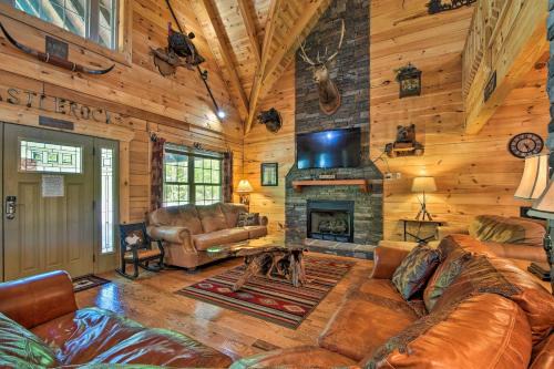 Trenton Casa | Trenton Cabin with Hot Tub - 14 Mi to Lookout Mtn!