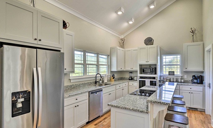 Trenton Casa | Trenton House w/ Mountain Views, Fire Pit & Grill!
