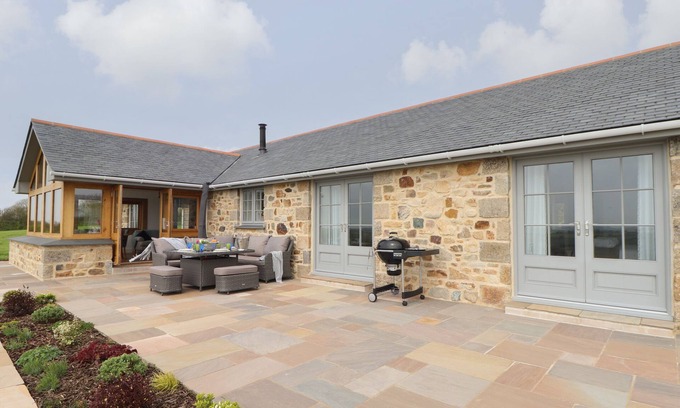 Helford Passage Cabaña | TREVILGES COTTAGE, pet friendly, luxury holiday cottage in Helston