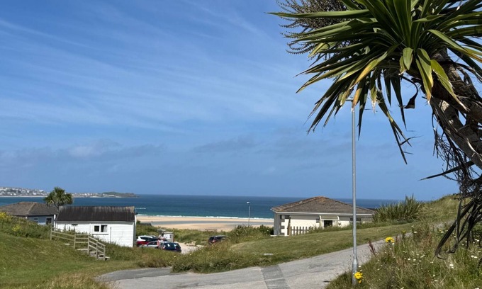 Hayle Chalet De Esquí | Treville soaks up the sun, which can be enjoyed from the deck with sea views.