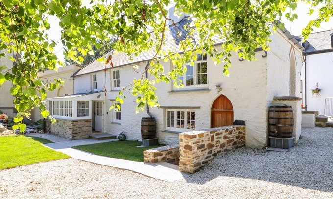 Mylor Churchtown Cabaña | TREWINCE MANOR COTTAGE, pet friendly, with pool in Portscatho