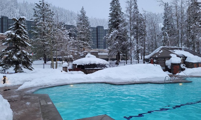 Olympic Valley Complejo | Trey’s Ski-in/Ski-out 1 Bedroom Fireplace, Kitchen Suite@ 400 Squaw Creek Road