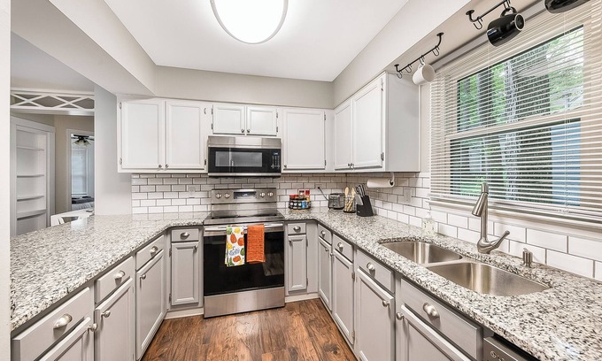 Northeast Raleigh Casa | Tri level Home w/basement & turf yard 15 min from DT Raleigh