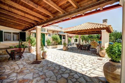 Kavos Apartamento | Trident Studios and Apartments