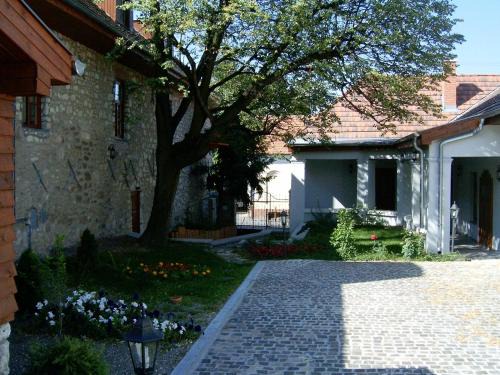 Tallya Casa | Trifecta Udvarház