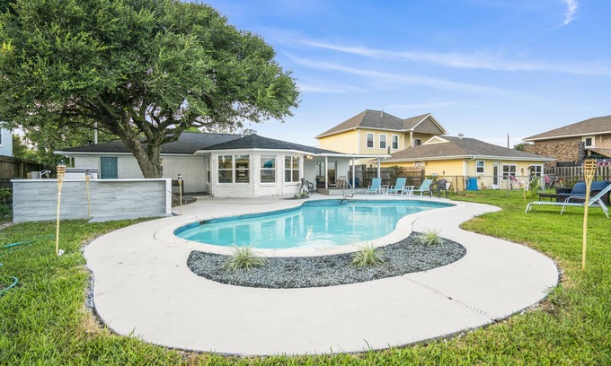 Beach City Casa | Trinity Bay Private Pool Getaway