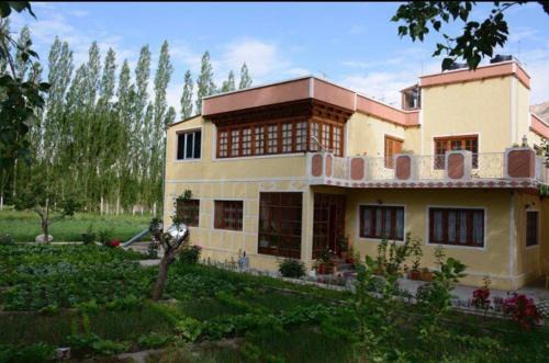 She Casa | Trinity Home Stay